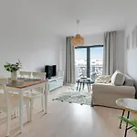 Dwie Motlawy Riverside & Center By Downtown 公寓式酒店